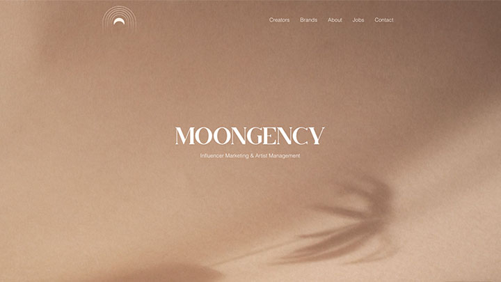 Website der Hamburger Agentur Moongency, spezialisiert auf Influencer Marketing und Artist Management mit Fokus auf authentische Creator-Kampagnen