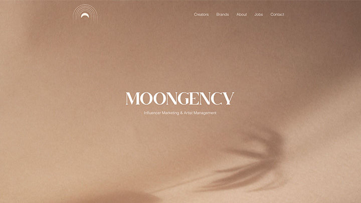Website der Hamburger Agentur Moongency, spezialisiert auf Influencer Marketing und Artist Management mit Fokus auf authentische Creator-Kampagnen